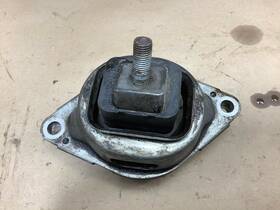 6752059 Land Rover Range 2004 Front Right Passenger Side Engine Motor Mount