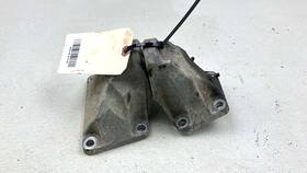 12302-31010 Lexus 2006-2015 Is250 Left And Right Front Mount Bracket Oem