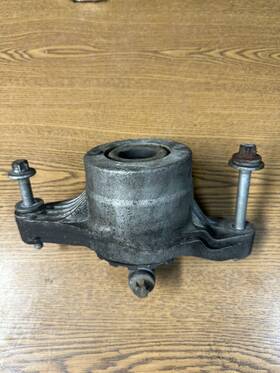 6700036290 Maserati 2014-2019 Ghibli Left Dr Front Engine Motor Mount Support Bracket