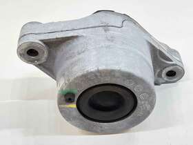 670004870 Maserati 2014 - 2016 Quattroporte 3.0l Front Left Engine Frame Mount Bracket Oem