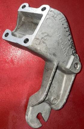 116-223-54-04 Mercedes-benz Front Lh Engine Mount Bracket - For 420sel And More