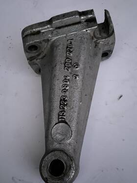 200220 Mercedes-benz W115 Engine Motor Mount Support Bracket 200-220 L