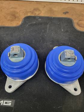 2122407417 Mercedes-benz 2122407317 Amg Engine Mounts Left And Right. W212 E63.