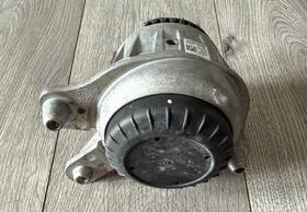 2382401600 Mercedes-benz Engine Right Motor Mount 2019-2023 E450 2015-2018 E400 Oem