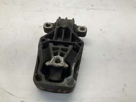 343.mb1d16 Mercedes-benz 15 16 17 Cla 250 2.0l At Fwd Engine Mount Bracket Oem B