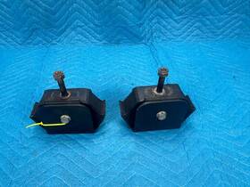 460-240-67-18 Mercedes-benz G500 G550 G55 Front Engine Mount With Bracket Rh And Lh Pair 2002-2018 Oem