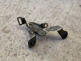 A1562231341 Mercedes-benz 07-10 C63 E63 Cls63 Amg M156 6.3 Engine Lifting Eye Hook Bracket