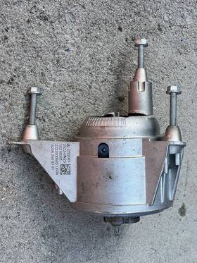 A2062400101 Mercedes-benz W206 C Oem Engine Mount Right -