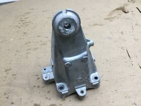 Op175 Mercedes-benz 4.7-8.21 616 C300 W205 2018 2.0l Right Passenger Engine Mount Bracket 15-18 O