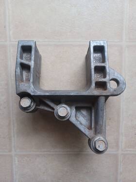 4721335aa Mopar Chrysler 62te Mount Bracket. Good Used