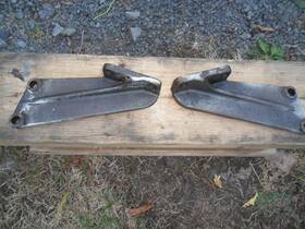 667515 Mopar 1946 1947 1948 Desoto Rear Motor Mount Pair Flathead Six Cylinder