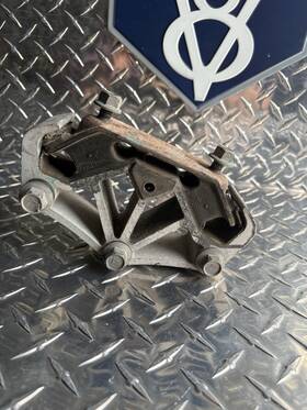 Br3z-7e373-b Mustang Br3z7e373b Transmission Mount Aut Ford 11-17 5.0l 3.7l 3.5l