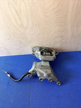 11210-5ud0a Nissan 2017-2019 Sentra Passenger Right Engine Motor Mount Oem