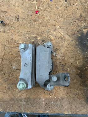 11220-6ca0d Nissan 2019-2023 Altima Driver Side Engine Mount - Bolts Included 11220-6ca0d Nissan 2019-2023 Altima Driver Side Engine Mount - Bolts Included