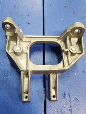 25117crvg Nissan 2013-2019 Versa Driver Engine Mount Bracket