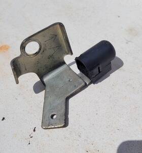 31069-ju50a Nissan 08-13 Infinti G35 G37 Auto Transmission Vent Breather Bracket