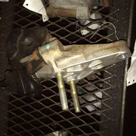 343.da1n98 Nissan 1998 Maxima Front Engine Mounts