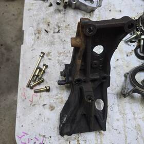 399.da1z85 Nissan 1984-1989 300zx Z31 Ac Compressor And Alternator Bracket