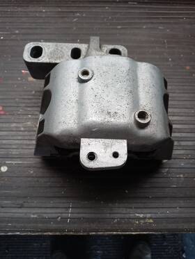 343.vw1b04 Oem 2004 Volkswagen Beetle Convertible 2.0l Upper Passenger Side Engine Mount