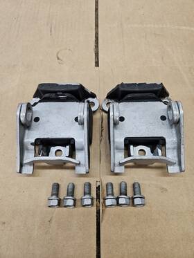 3980701 Original Gm Orig. 1963-1970 Corvette Locking Motor Mounts With Bolts Nice Survivors