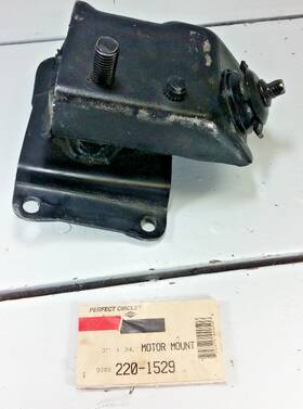 Perfect Circle 220-1529 New Nos Engine Motor Mount Old Stock Vintage