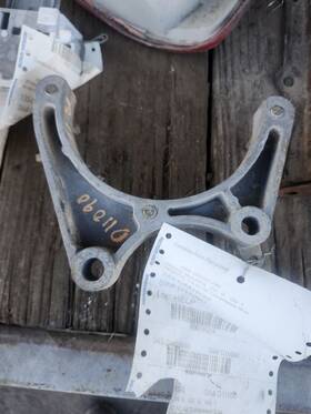343.gm2r98 Pontiac Grand Pri 1998 Engine Mounts