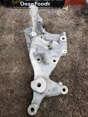 946102025 Porsche 2016 Cayenne Upper Engine Mount Bracket Id#