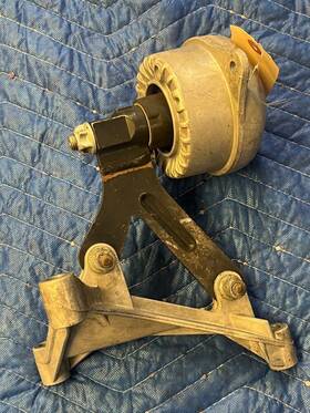98637515400-22149 Porsche 1997-2006 Boxster 986 987 Transmission Mount Bracket Right Passenger