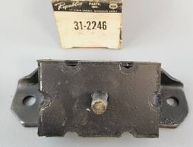 31-2246 Republic 1 New Nos Engine Motor Mount Old Stock