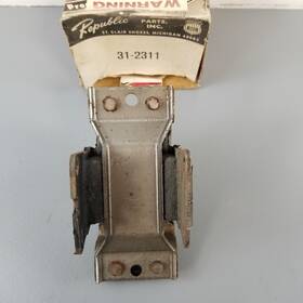 31-2311 Republic New Nos Engine Motor Mount Vintage