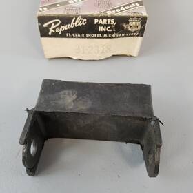 31-2318 Republic New Nos Engine Motor Mount Vintage