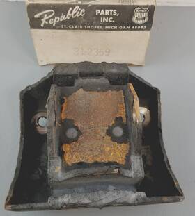31-2369 Republic 1 New Engine Motor Mount Old Stock