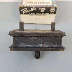 31-2817 Republic 1 New Nos Engine Motor Mount Old Stock