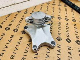 Pt00056530 Rivian Pt00102453 Genuine R1t R1s Motor Mount Bracket