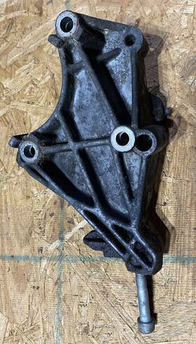 4624755 Saab 030405/2 Engine Mount. 9-3. 1999-2002.