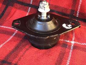 7545688 Saab Classic 900 Engine Mounts Side