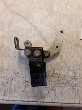 343.gm7403 Saturn Vue 2003 Lower Left Rear Engine Mount 487763