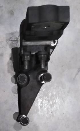 12315-22020 Toyota 00-05 Celica Gt 1zz-fe Right Engine Mounting Bracket