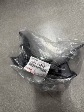 1237130090 Toyota Genuine 2002-2011 Land Cruiser Engine Mounting Insulator Rear