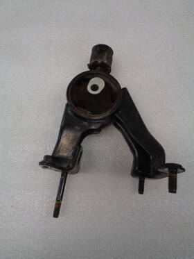 Ak2602239 Toyota 245151 2014-2019 Corolla Rear Side Engine Mount Oem