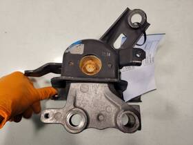 343.to1m12 Toyota Prius V 2012 Engine Mounts