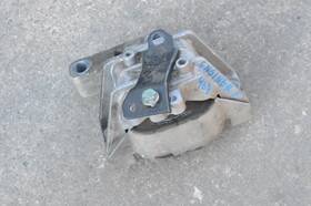 343.vw1b03 Volkswagen 2000 2001 2002 2003 2004 2005 Beetle Motor Engine Mount 110199262
