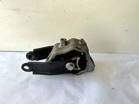 30671219 Volvo 11-16 S60 2.5l Rear Engine Motor Lower Mount Bracket Guide Fwd Oem