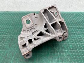 30680176 Volvo 12-16 S60 V60 Xc60 T5 2.5l L5 Engine Front Right Mount Bracket Oem