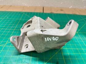 31430135 Volvo 15-18 S60 T5 2.0l Front Right Engine Motor Mount Bracket Oem