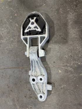 32222100 Volvo Oem 2019 - 2024 Xc40 2.0l Mount Mounting Bracket